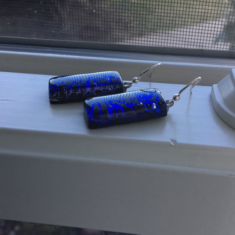 Black and Blue Swirl Resin Earrings - Picture 4 of 8